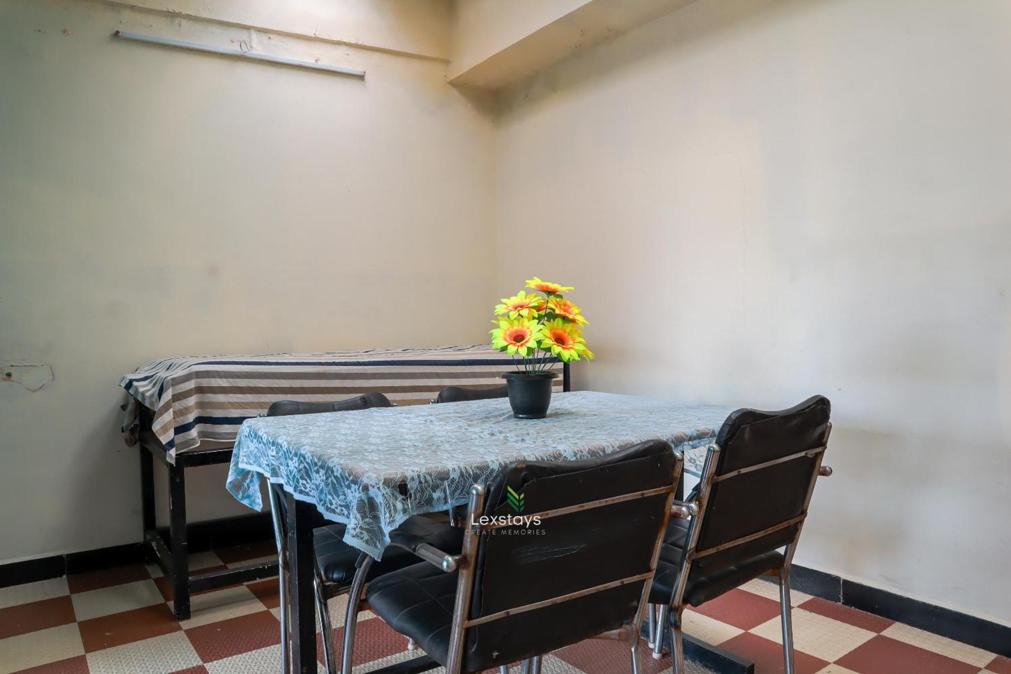 Vijaya Deepa Guest House By Lexstays กูนูร์ ภายนอก รูปภาพ